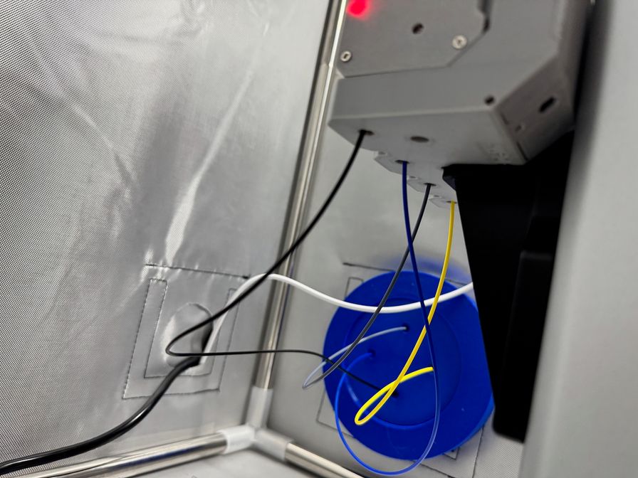 Uncovered feeding of filament